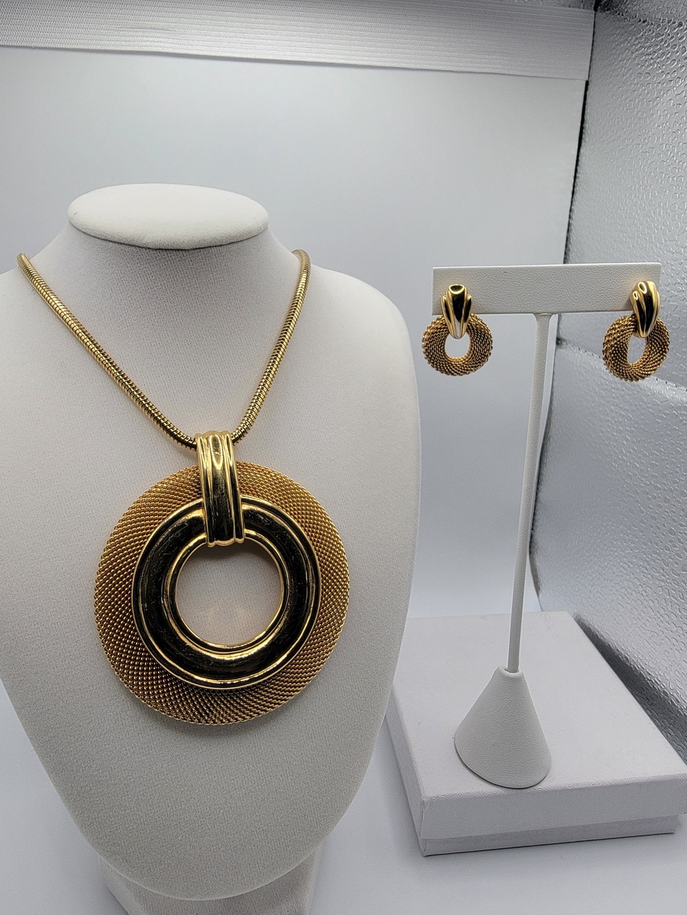 Vintage Monet Gold Tone Mesh Circle Pendant Necklace Earrings Set